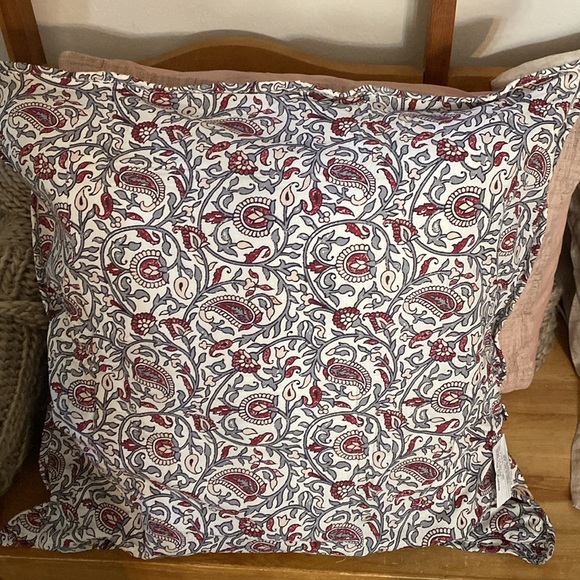 Studio D Floral Quilted Euro Sham, 26” x 26”, 100% Cotton NEW - Picture 7 of 8